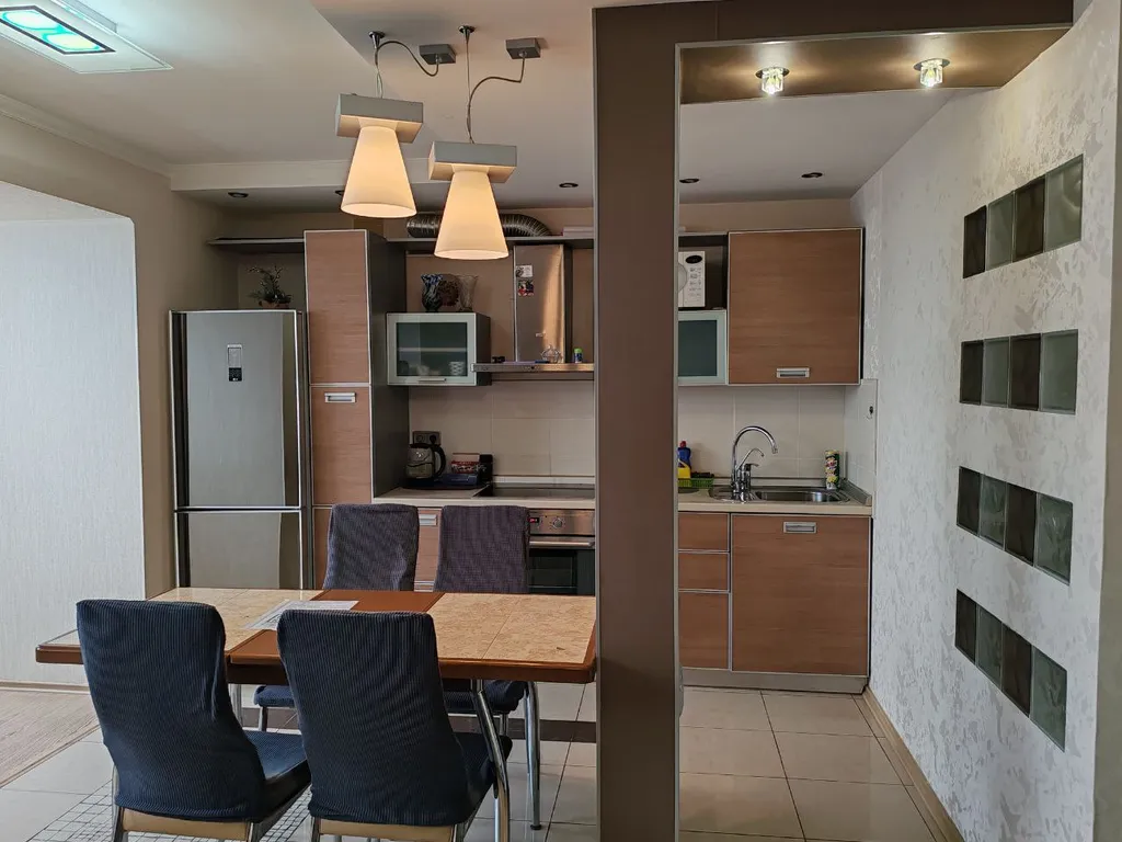 Квартира тёплая, хорошее расположение, рядом магазины — аренда посуточно в Дзержинск