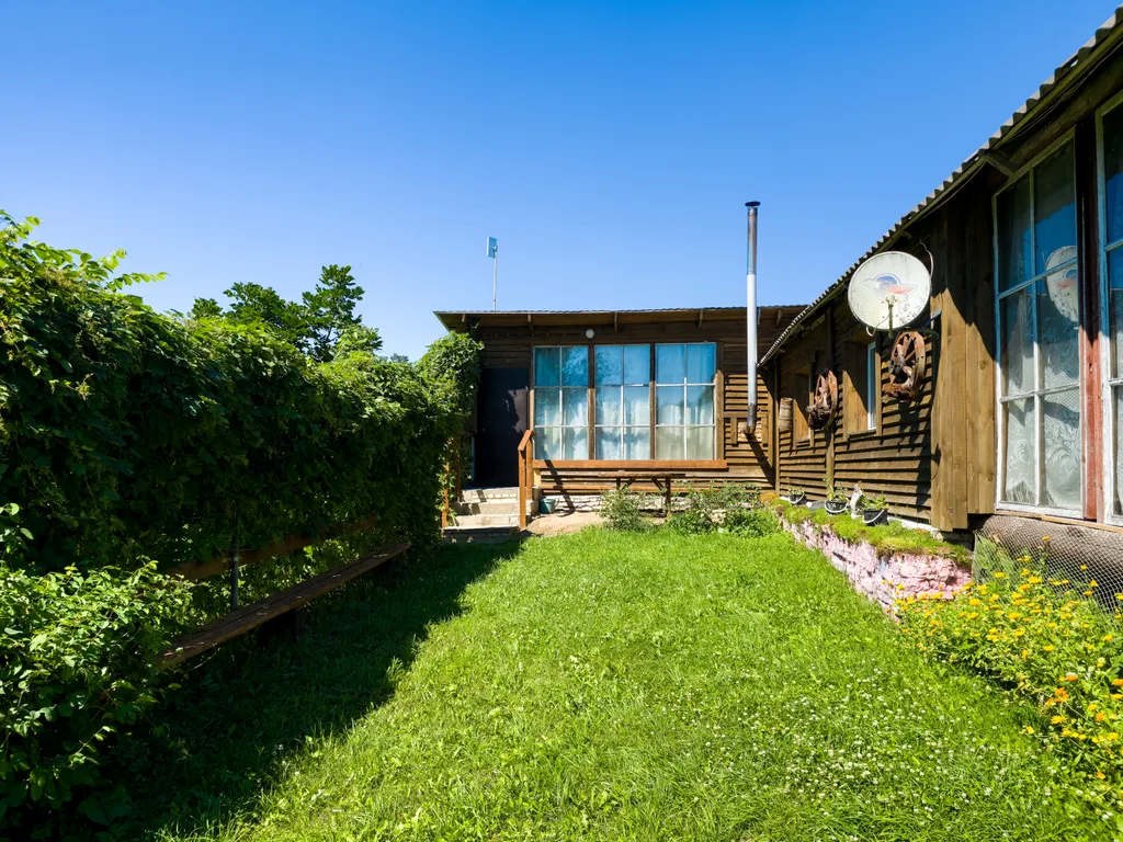 Дом с баней на берегу озера