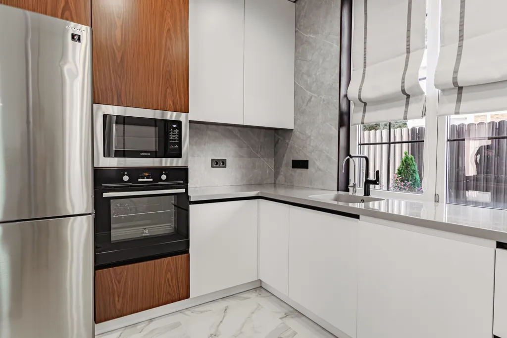 Дом с видом на море, горы, и теплым бассейном