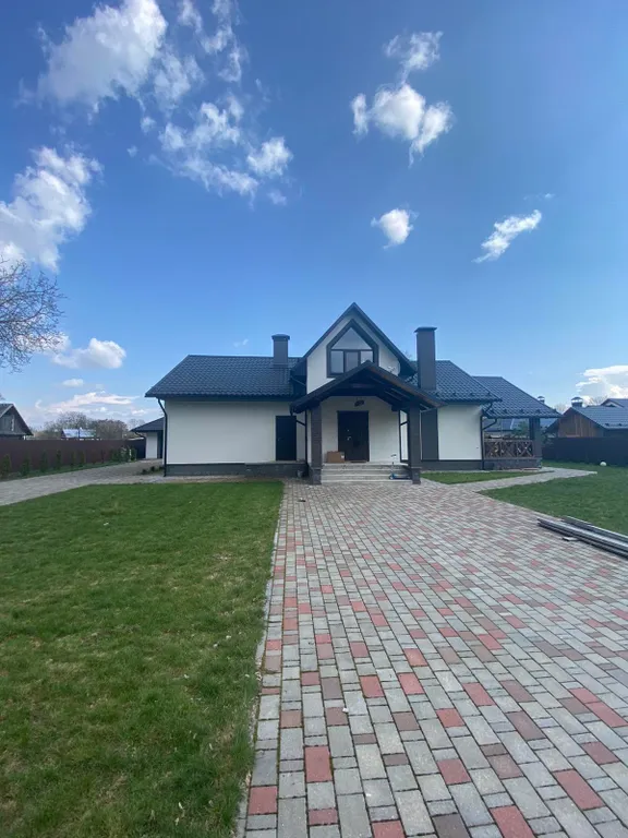 Коттедж для отдыха вблизи леса, с отдельной территорией и баней