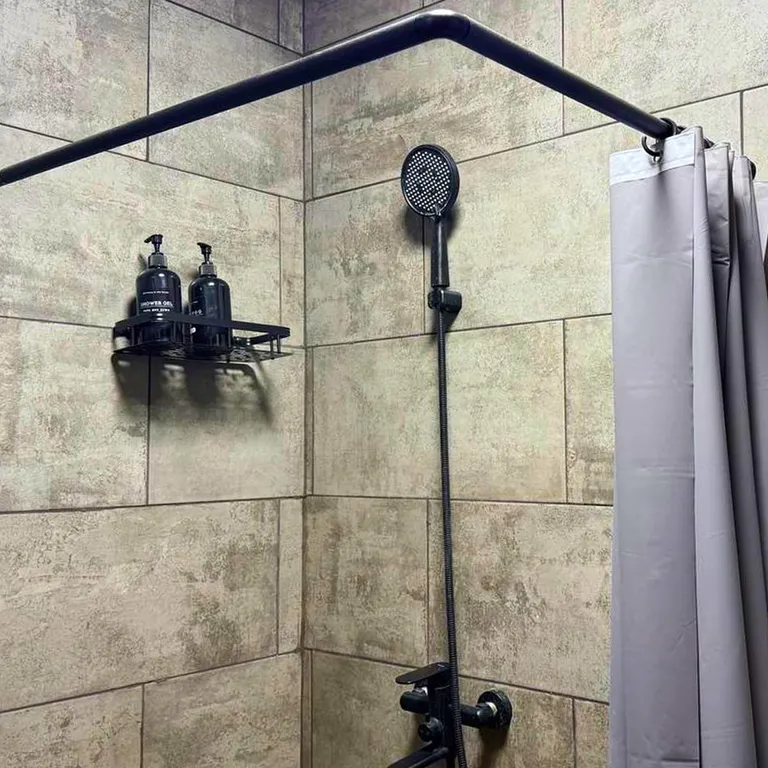 Просторная студия с настоящим камином и печкой