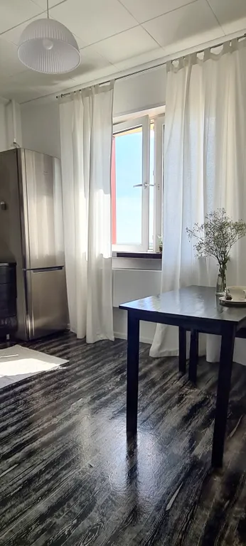 Квартира с большой кроватью, балконом и оплаченными кинотеатрами