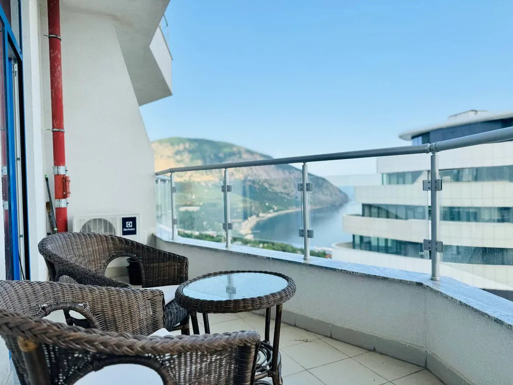 1-комнатная квартира в ЖК Лувр с видом на море и горы