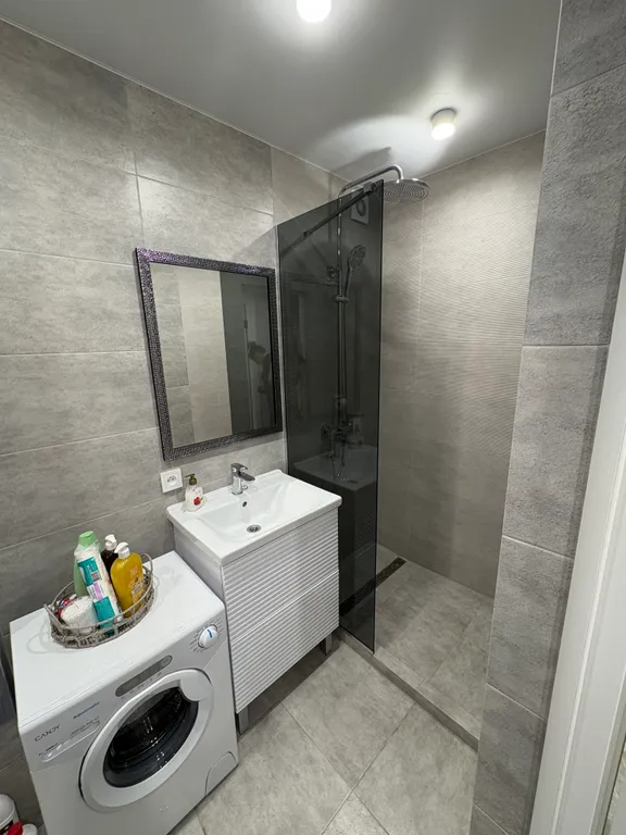 Совершенно новая квартира, все в шаговой доступности