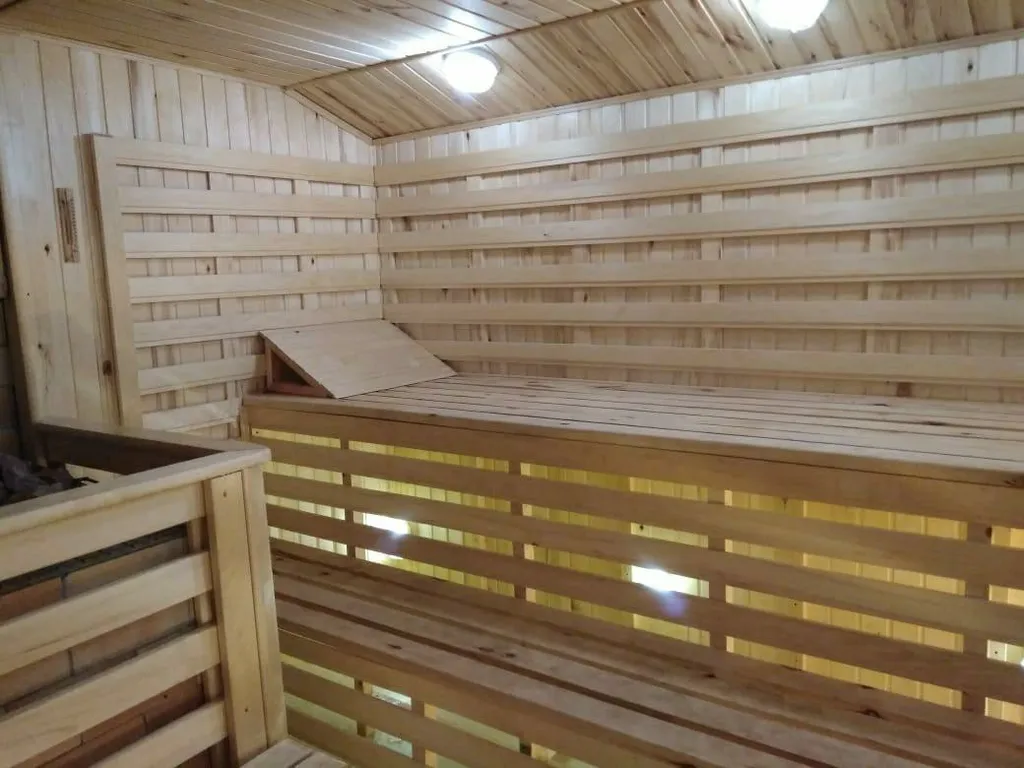 Коттедж Домик с баней на берегу реки Волхвов — Бор