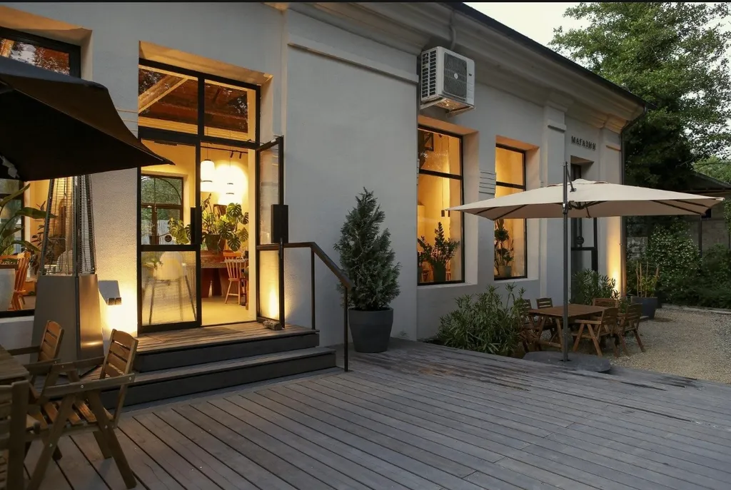 Уютная студия с бассейном