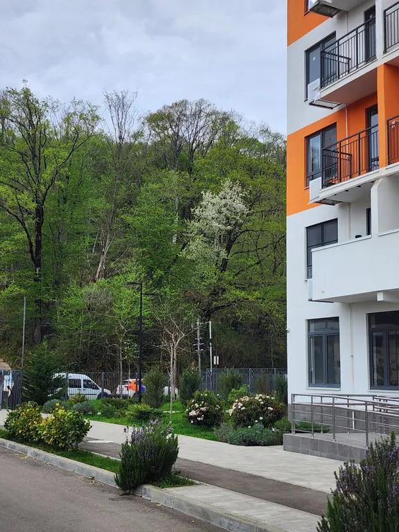 Просторная студия для четырёх человек