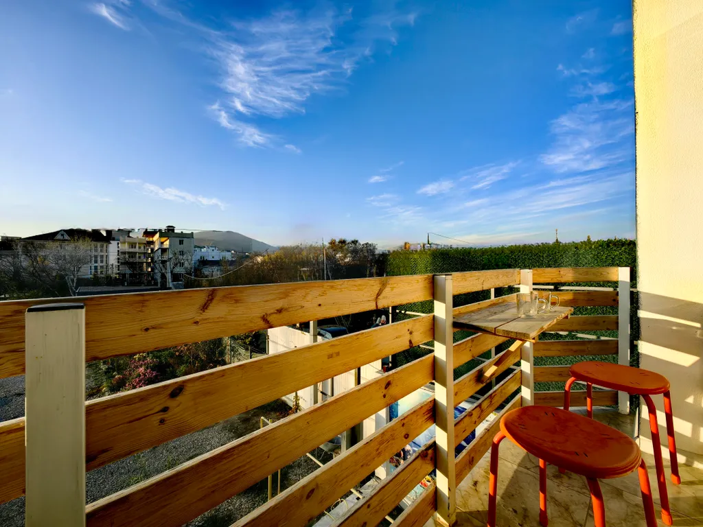 Квартира Двухкомнатная квартира, индивидуальное отопление, парковка, кухня — Судак