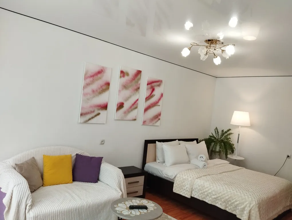 Светлая квартира в самом центре у площади Победы