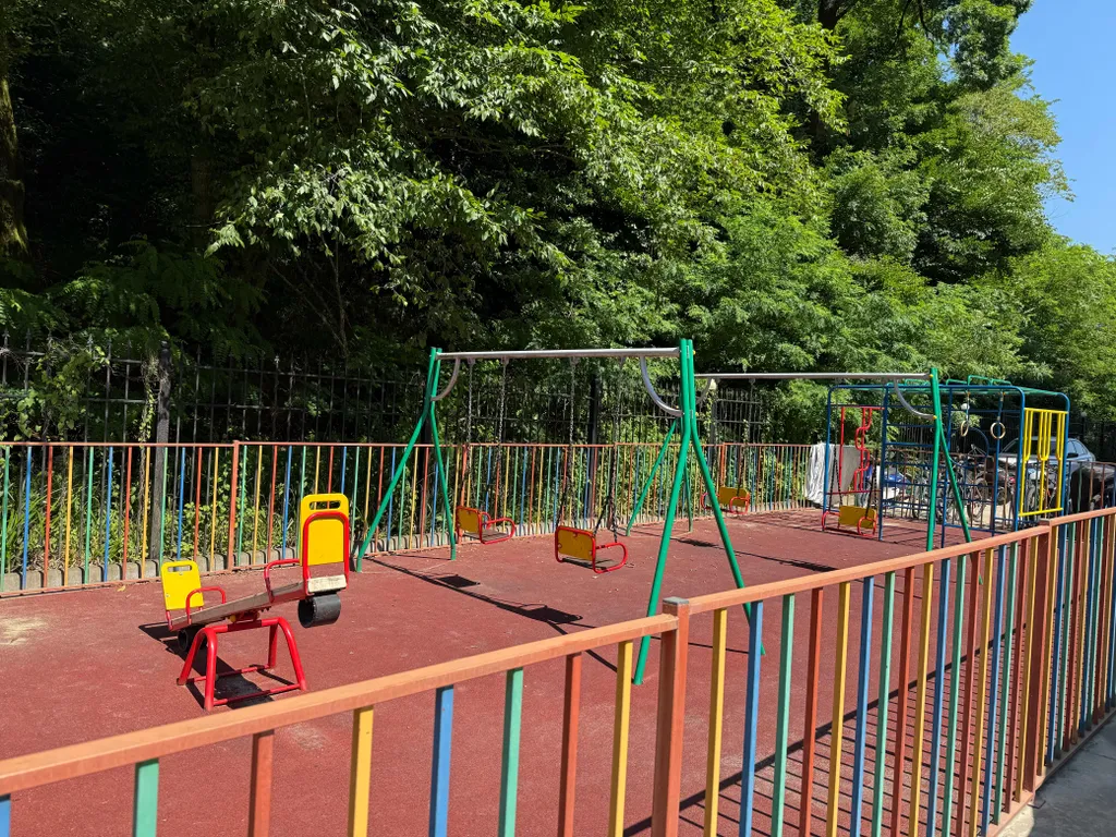 Апартаменты с бассейном недалеко от моря