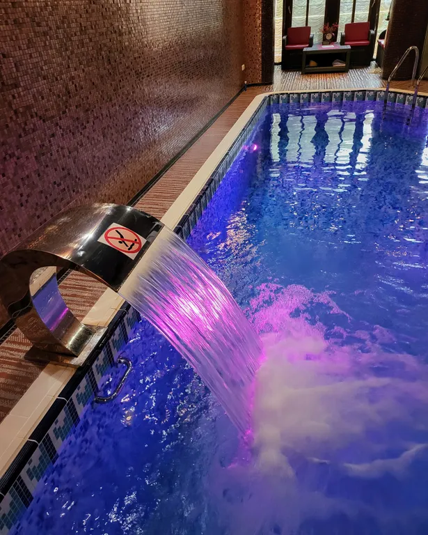 Шикарный трехкомнатный апартамент с кухней и балконом