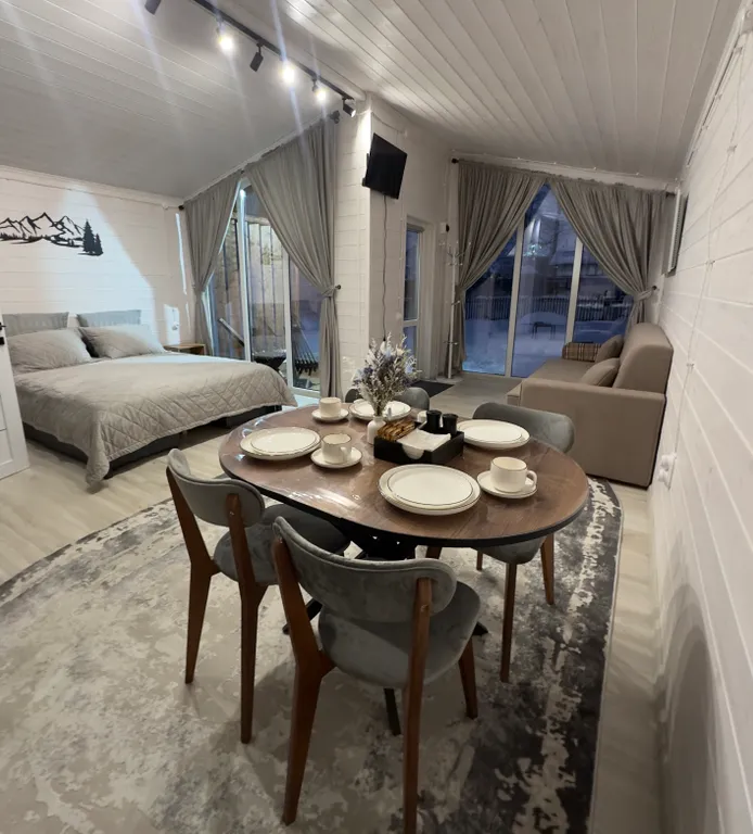 Коттедж Коттедж Уютный барнхаус с большими панорамными окнами — Архыз