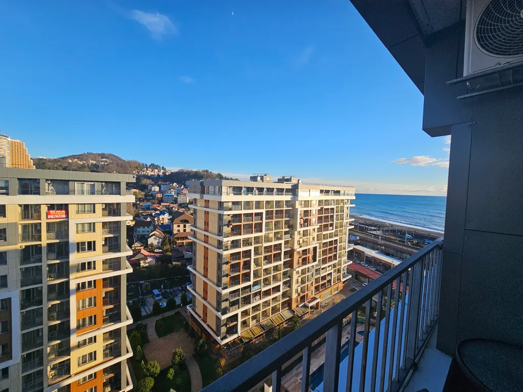 Большая квартира с видом на море