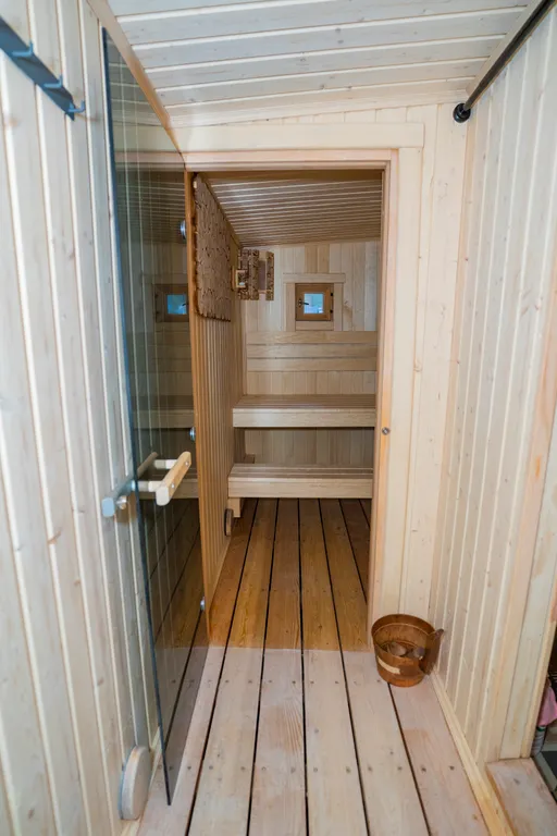 Сфера в сосновом лесу