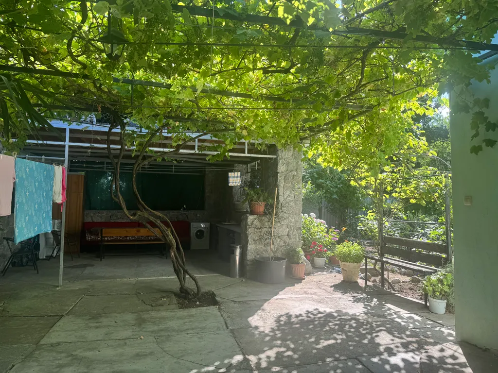 Отдельностоящий домик с беседкой