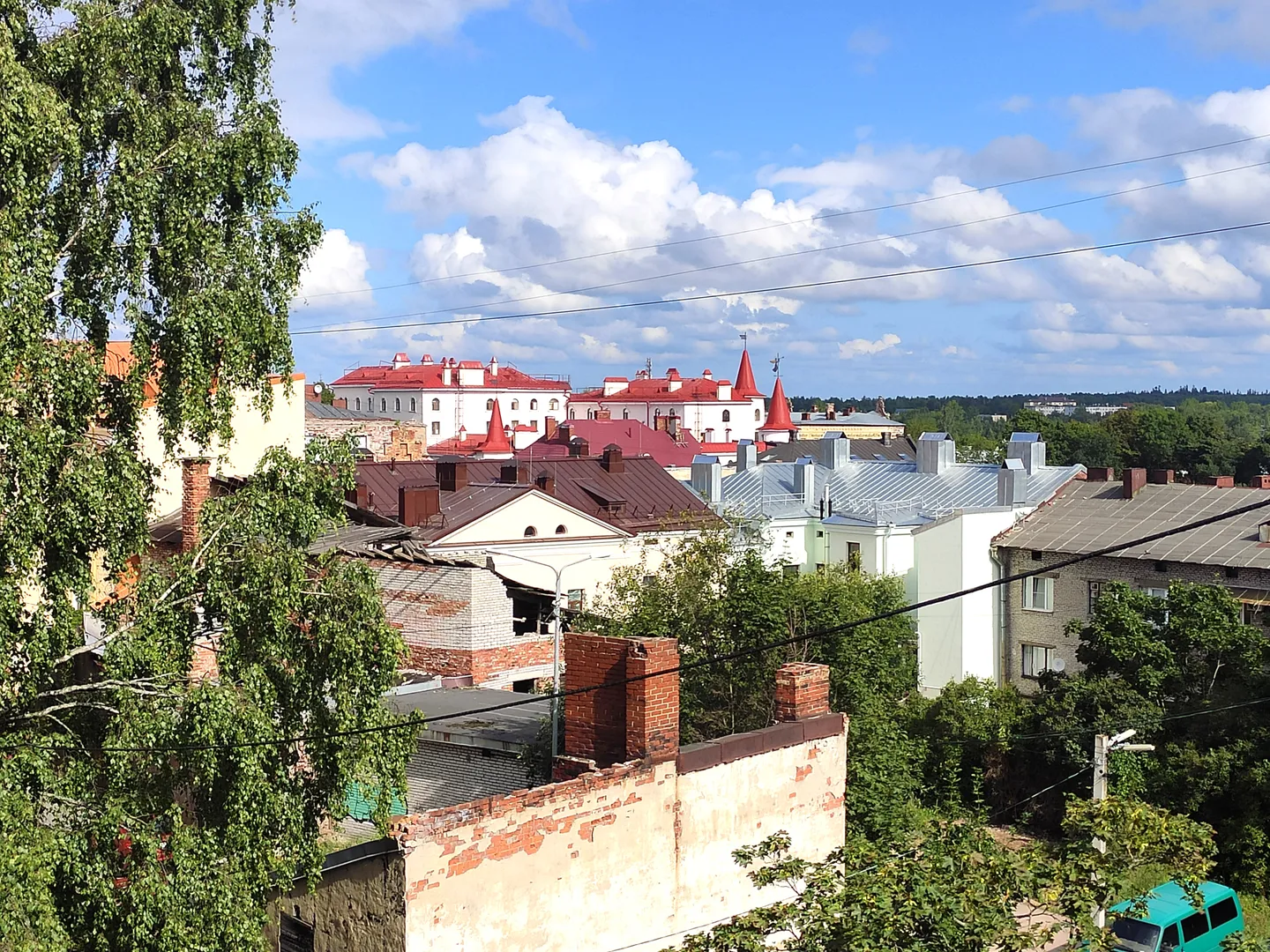 Вид с балкона днём