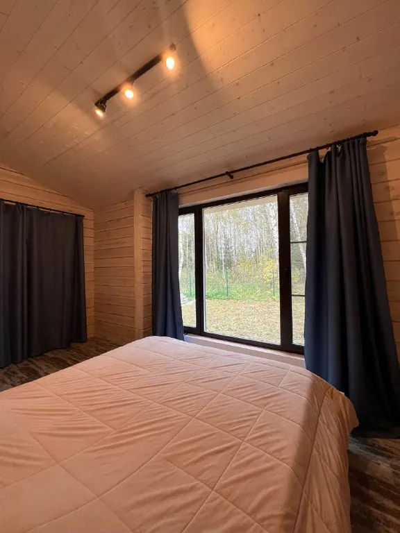 Сказочное шале в лесу