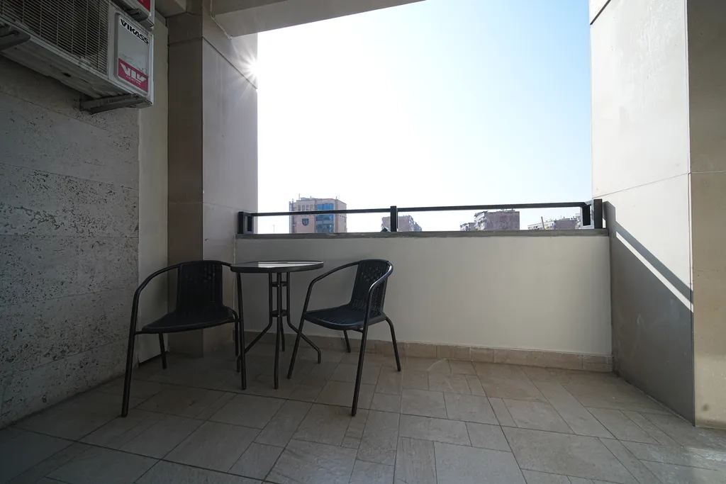 Улучшенные апартаменты с балконом в центре города