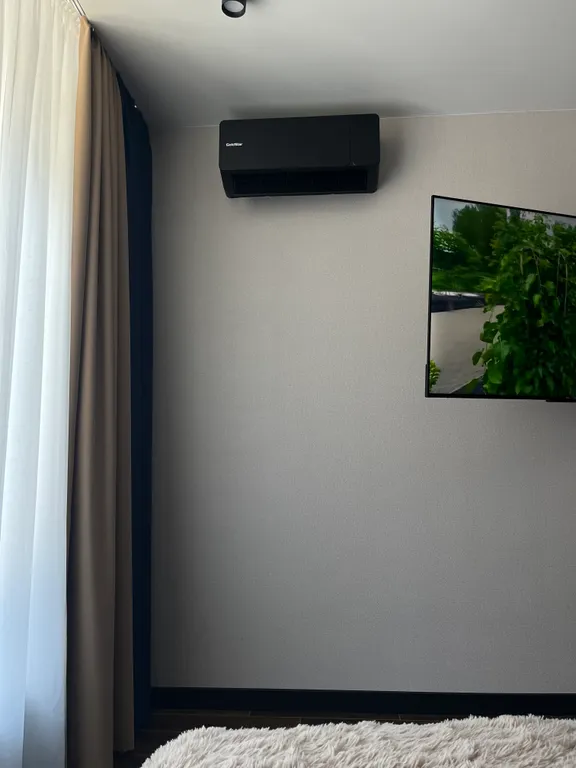 Квартира-студия в окружении хвойного леса и гор.