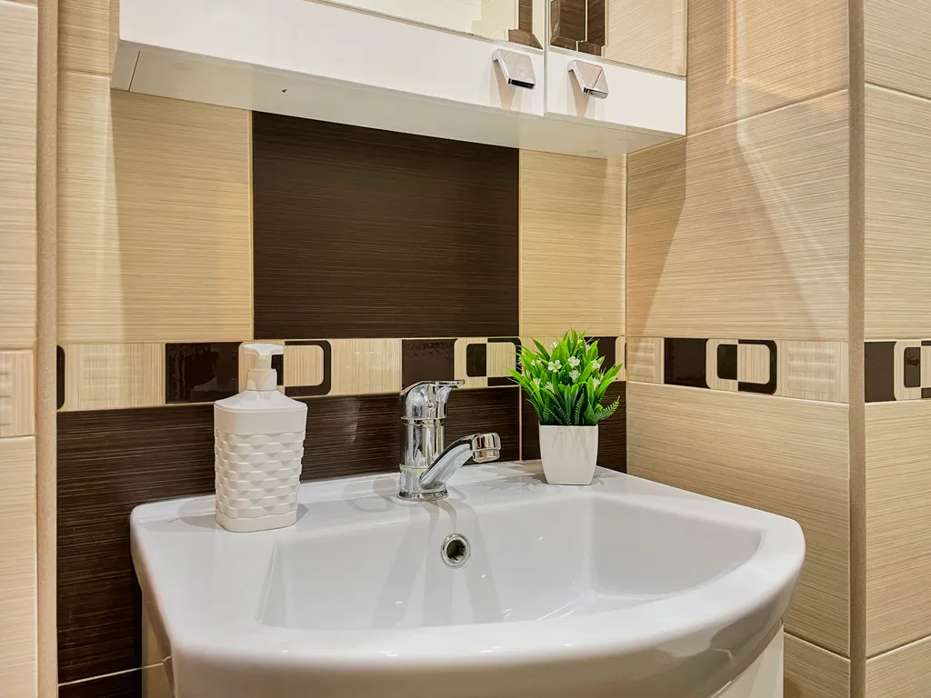 Шикарная 2-комнатная квартира с раздельными комнатами и балконом