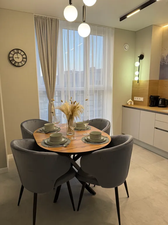 Семейная квартира с дизайнерским ремонтом и прекрасным видом из окон