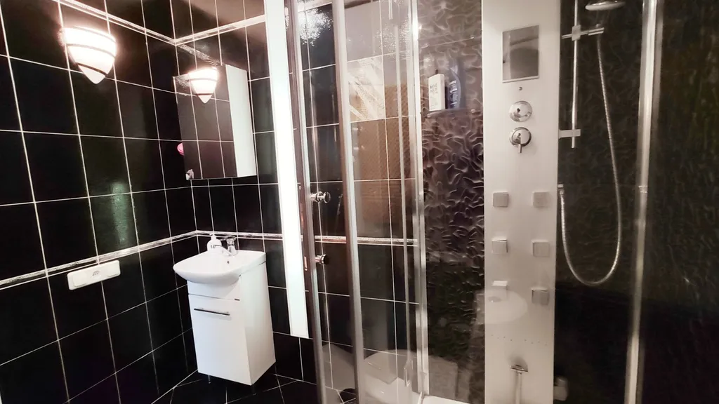 Квартира с душевой кабиной