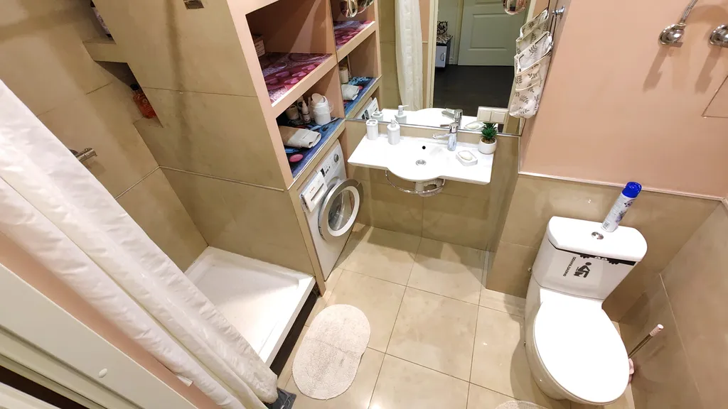 Квартира с массажным креслом и аквариумом