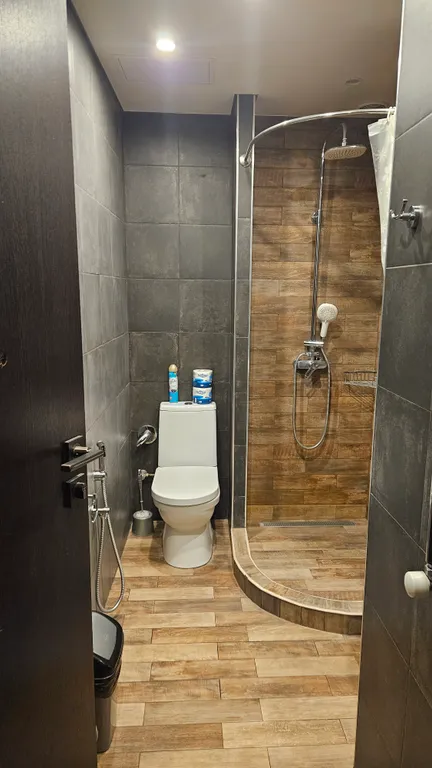 Просторная, светлая квартира с двумя спальнями, малый центр