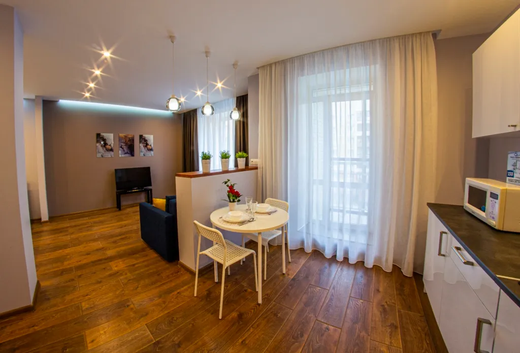 Современная студия бизнес класса с выходом в парк