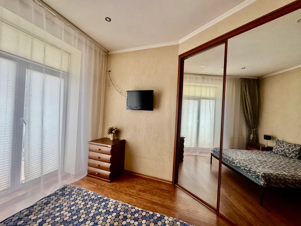 Двухкомнатная с круглосуточной водой