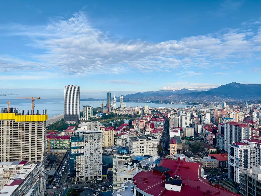 Квартира Alliance Palace, вид на старый город, море и горы — аренда посуточно в Батуми