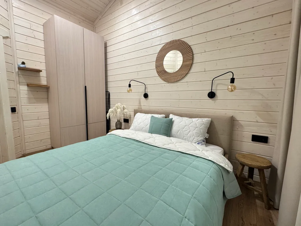 "ПОД КРОНАМИ" -Дом с чаном в лесу