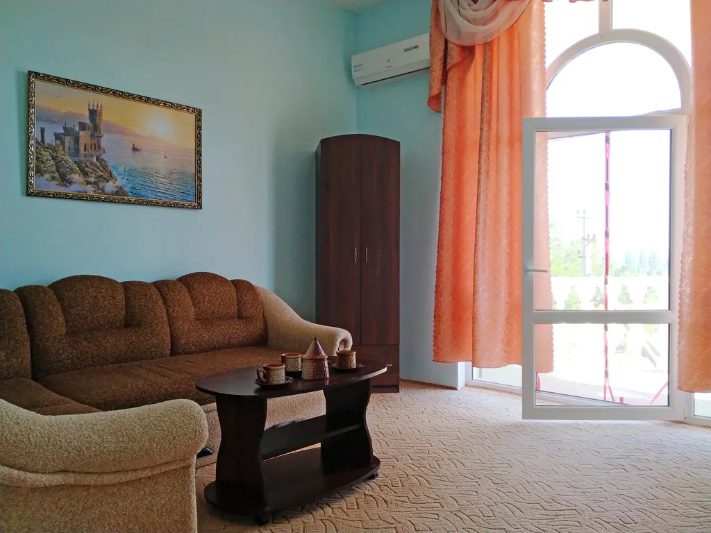 Двухкомнатный номер люкс с балконом с трехразовым питанием