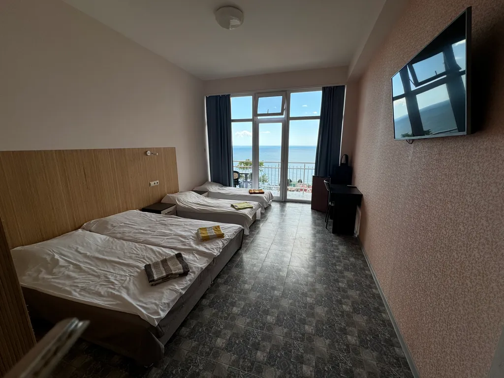 Четырехместный Люкс с балконом и видом на море