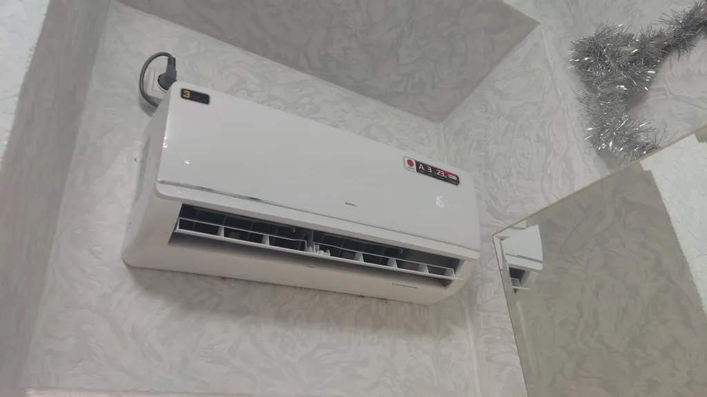 Около Нарзанной галереи и санатория Луч