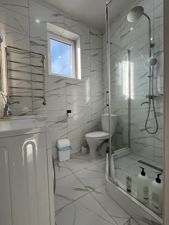 Отличный дом со своим двором в центре поселка