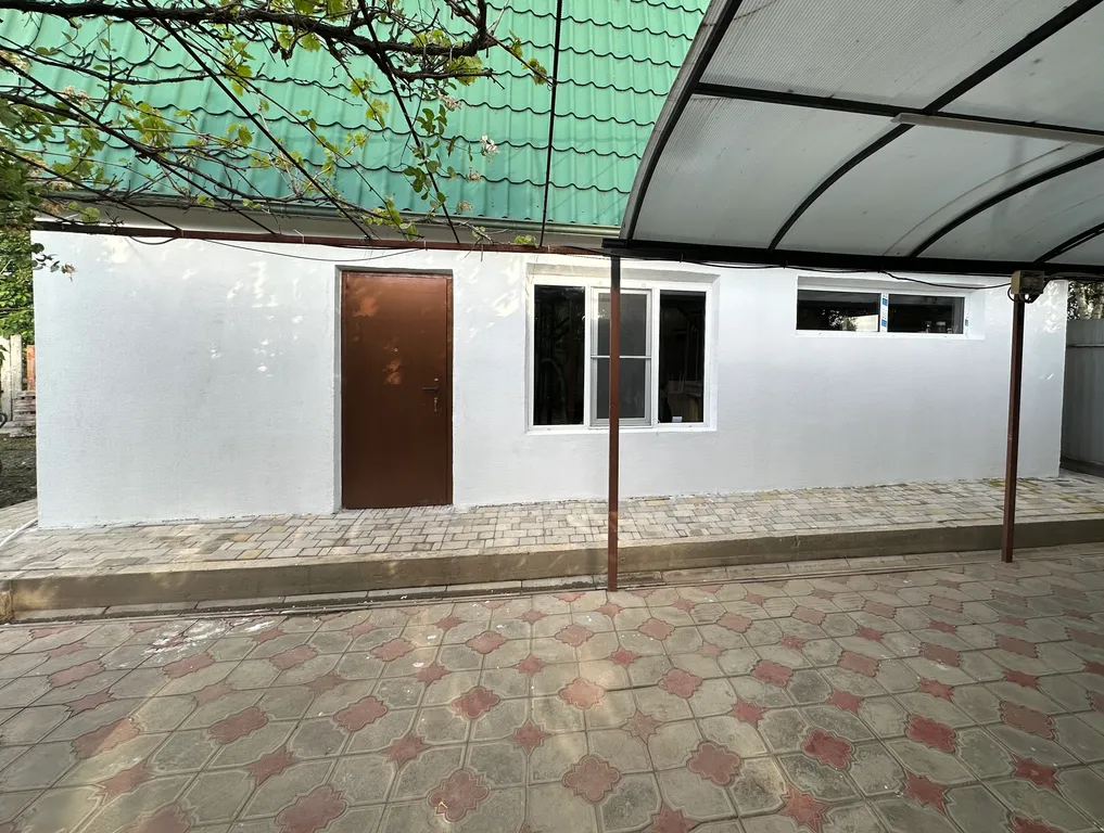 Дом на берегу залива реки Волга