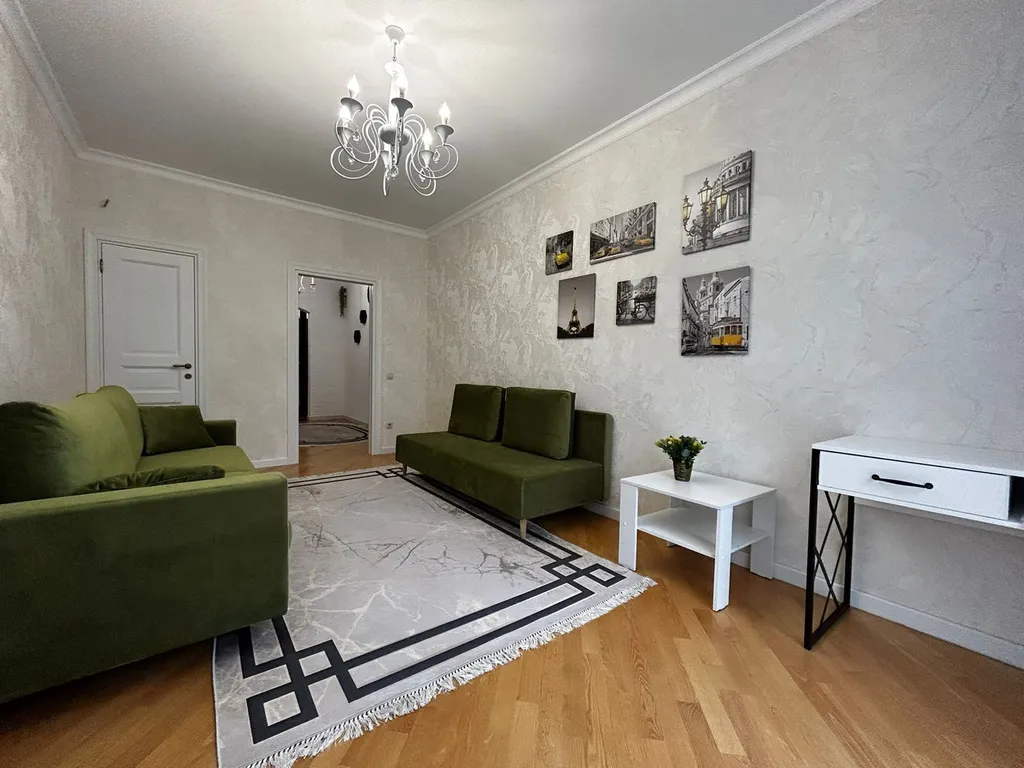 Шикарная квартира в центре с видом на бульвар и прямым выходом в парк