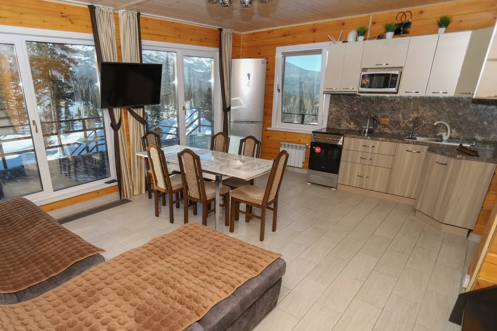 Дом из кедра, с видом на горы