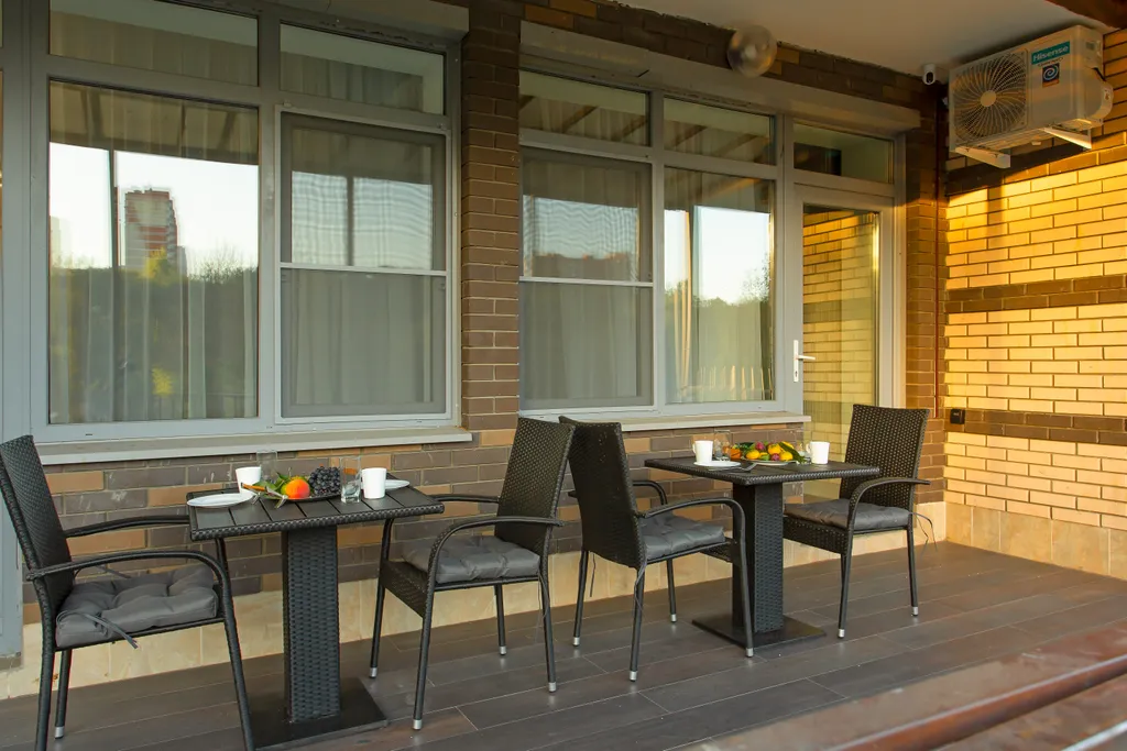 Апартамент на берегу реки с собственной террасой и выходом в парк