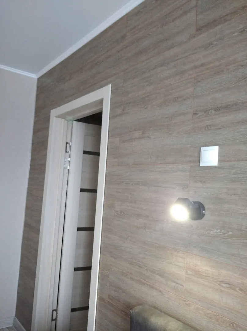 Спальня . Большая кровать (1600*2000). Фото вышлю  дополнительно.