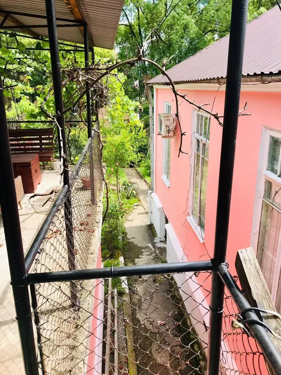 Коттедж Дом в тихом и спокойном районе — Сухум