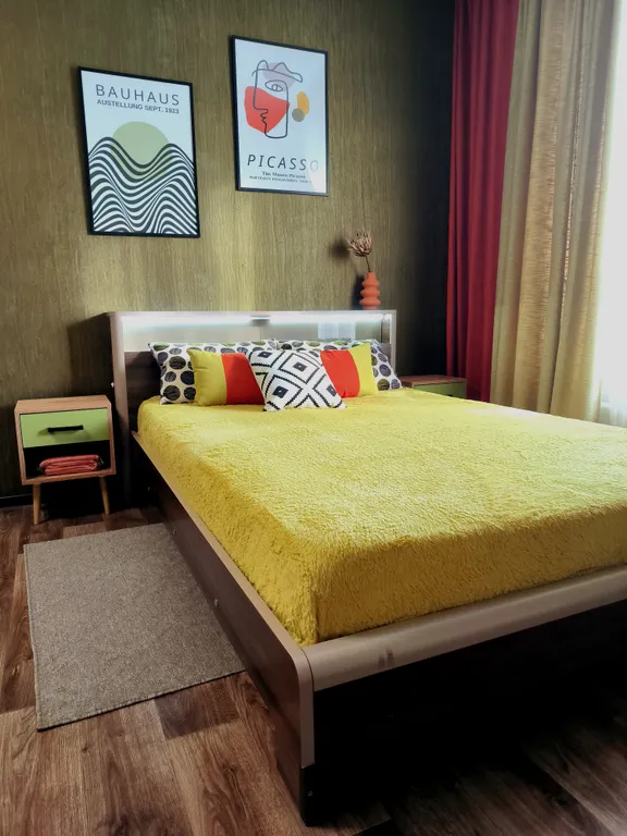 Квартира зелёного цвета.