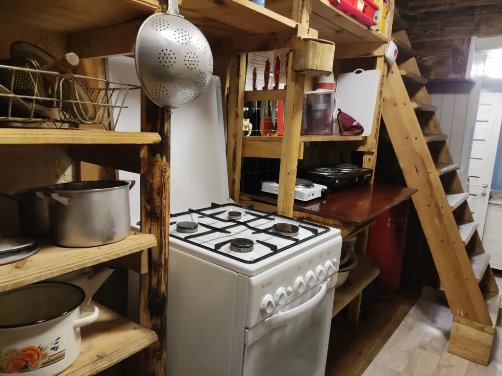 Дом в окружении леса, озёр и рек, около турбазы Алоль