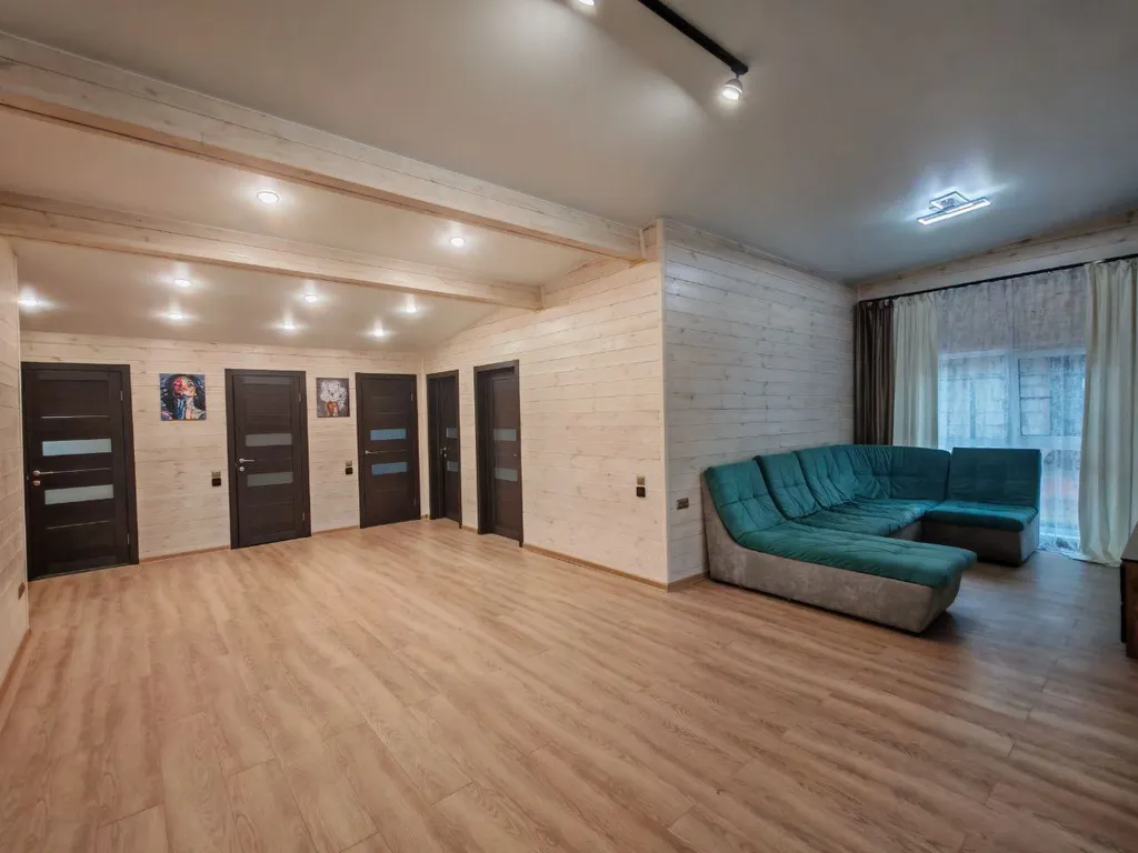 Просторный дом в живописном месте у реки, в 40 минутах от Москвы