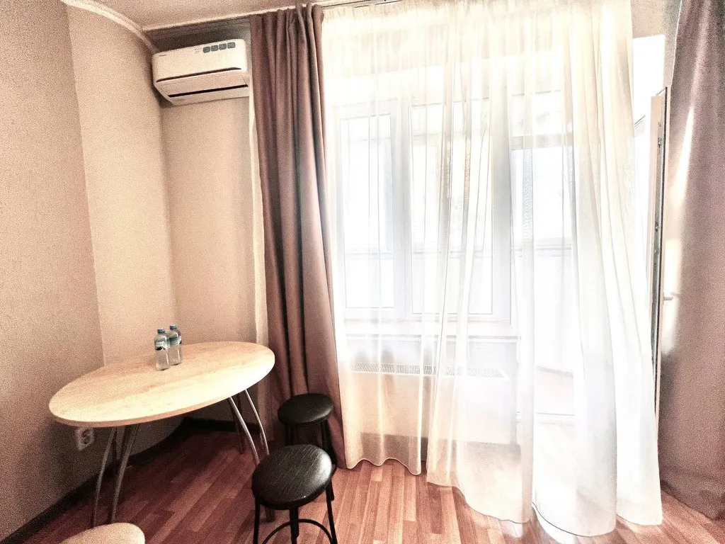 Квартира Студия центр уютная светлая, ТЦ Вояж, парковка, кафе, аквапарк, источник — Тюмень