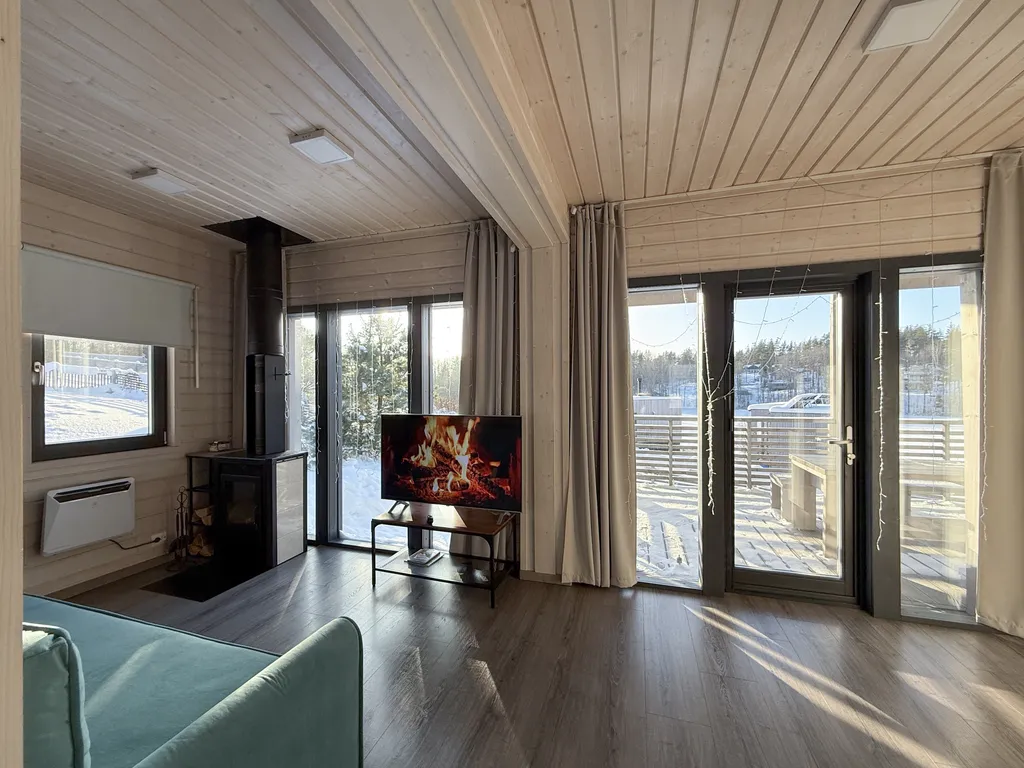 Коттедж Уютный домик на берегу озера — Стеклянный