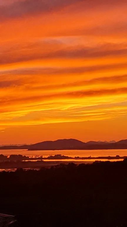 Комфортный дом с видом на море, уличный бассейн, восхитительные закаты