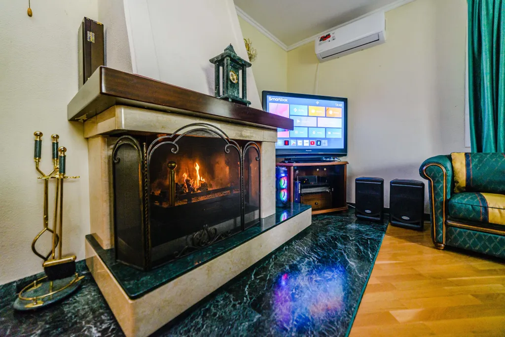 Коттедж Дом на юге Москвы с бассейном и сауной — Москва