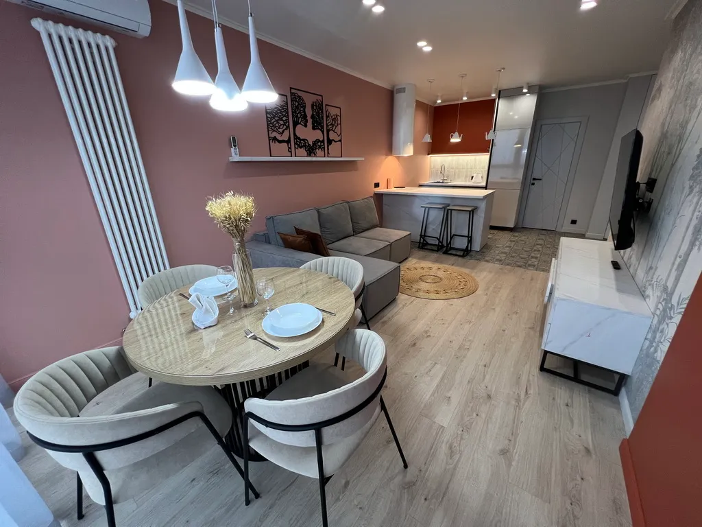 Потрясающий вид с 21 этажа в новой дизайнерской квартире в центре